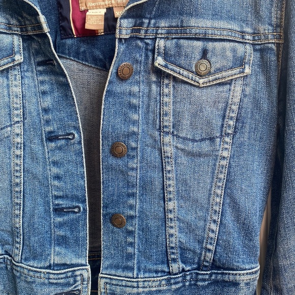 XS Cropped Abercrombie & Fitch Jean Jacket - Picture 7 of 7